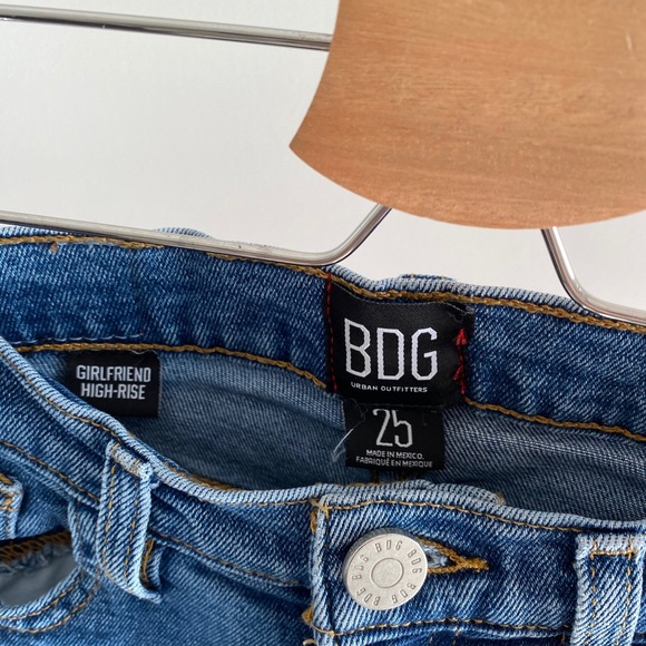 BDG Girlfriend High Rise Jeans - Picture 2 of 3